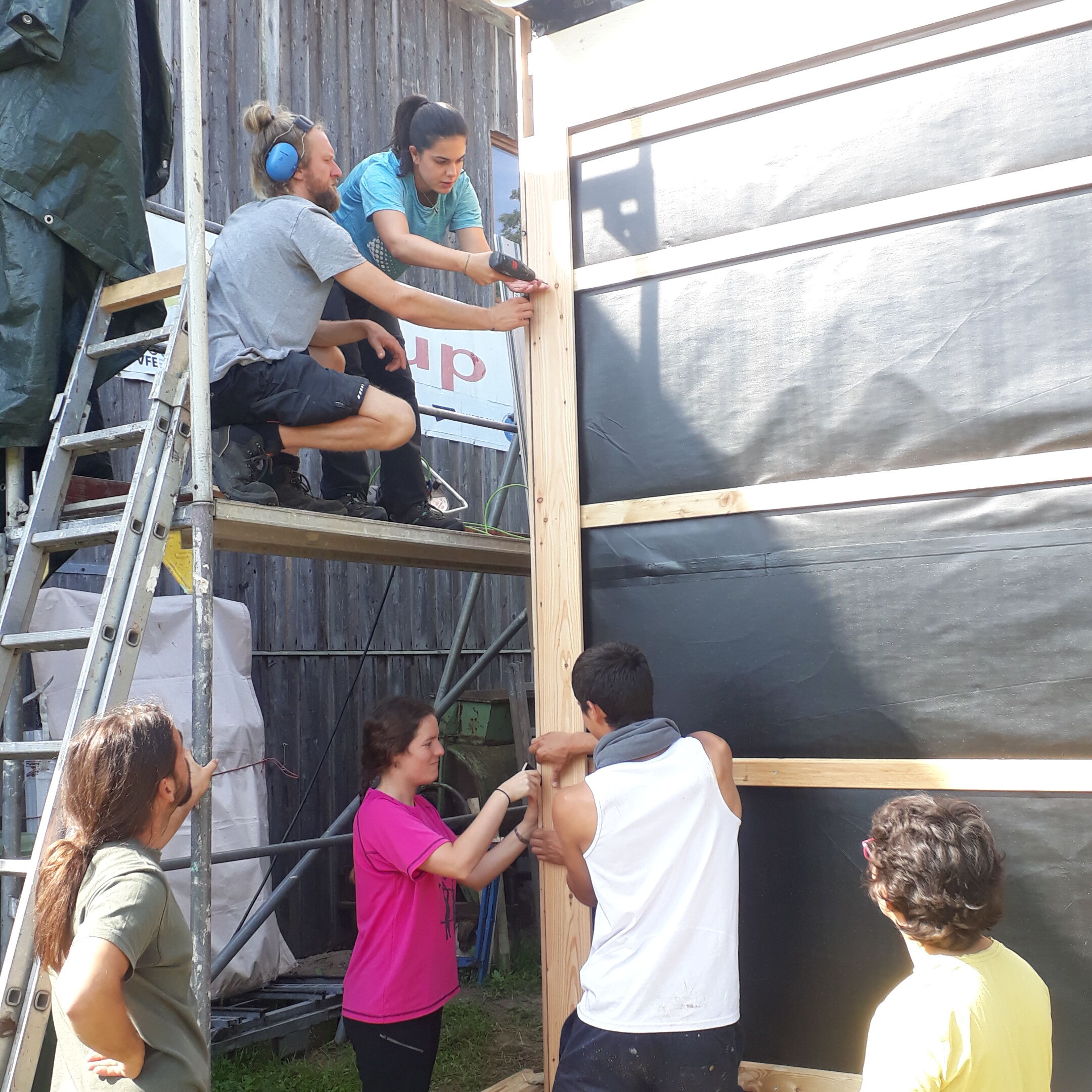 Fleißig wird am mobilen Tiny House gearbeitet